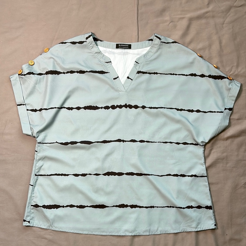 BloomChic Green Black Relaxed Short Sleeve Blouse V Neck Size 14
